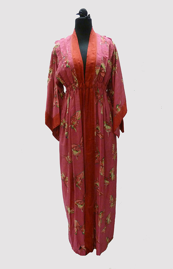 Japanese-Inspired Silk Dressing Gown (1895-1905); Missouri Historic Costume and Textile Collection, University of Missouri, Columbia